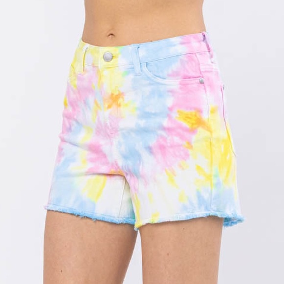 Judy Blue | Swirl Tie Dye High Waist Shorts 150082 - Picture 2 of 8